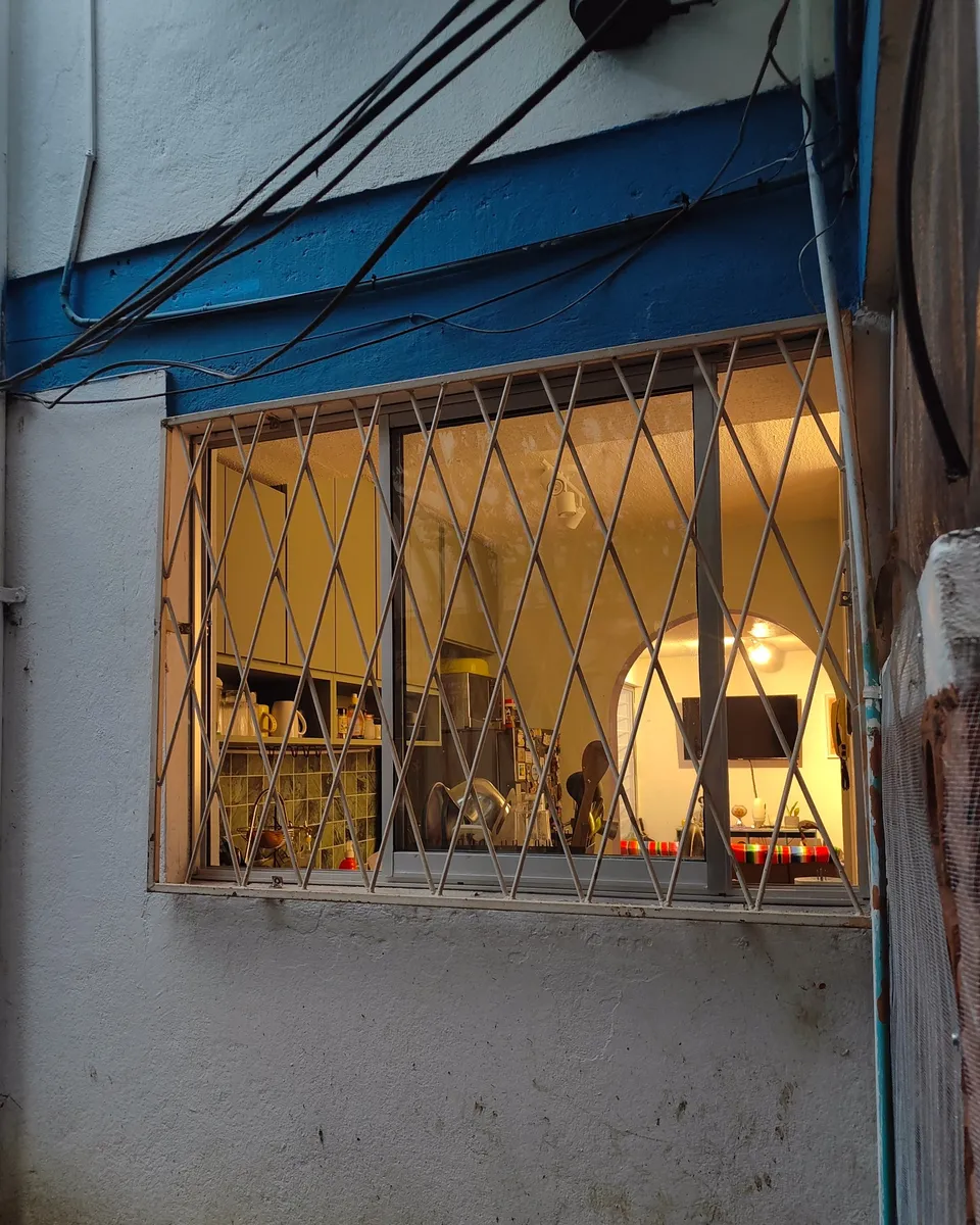 Instalación de reja metálica de seguridad en ventana