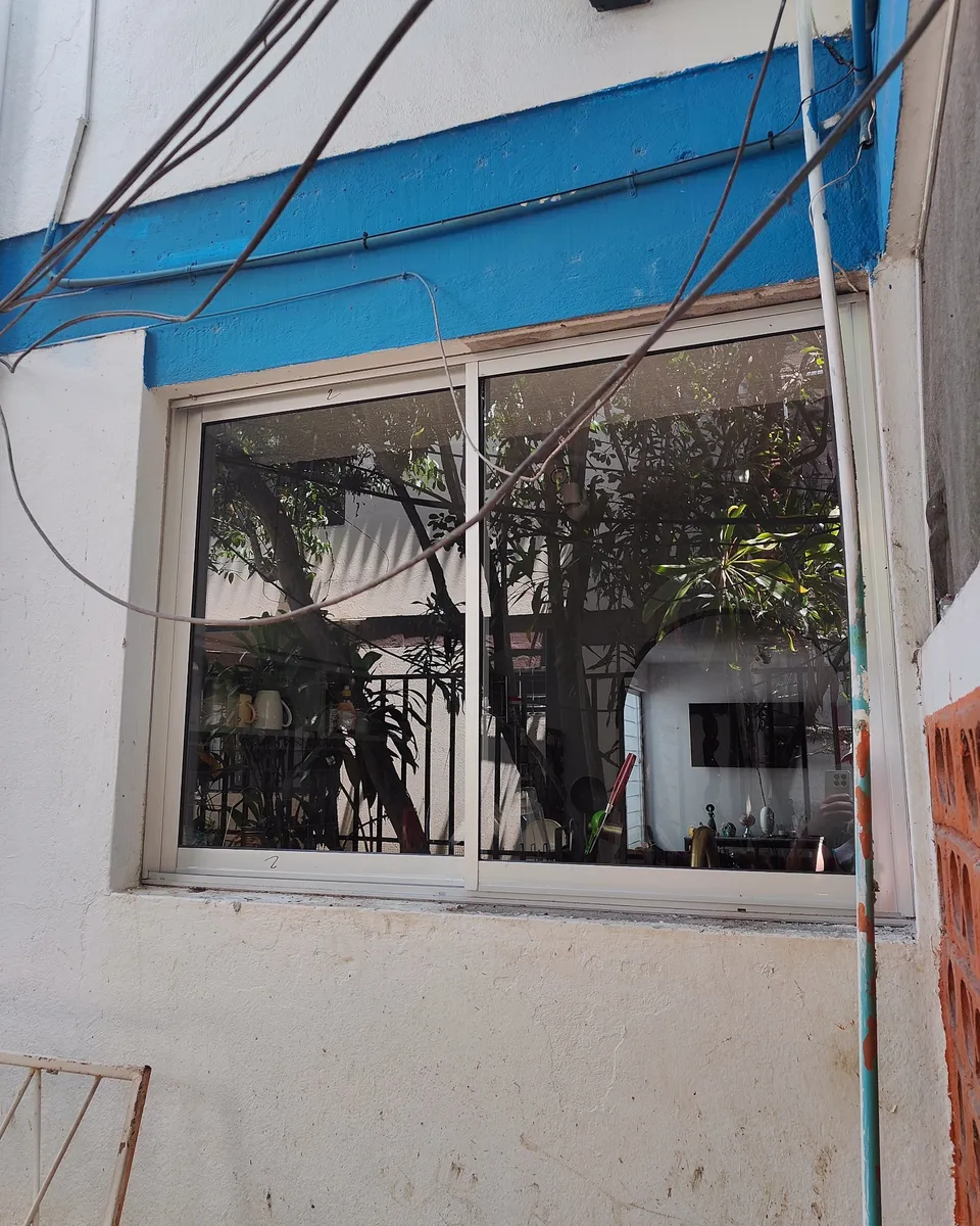 Ventana antes de instalar la reja de seguridad