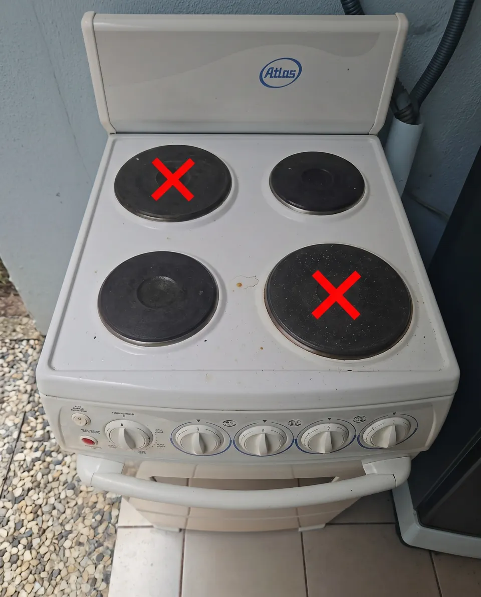 Cocina eléctrica con dos discos antes del cambio